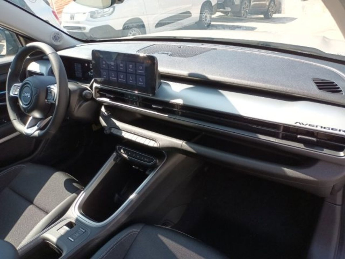 Jeep Avenger 1.2 turbo Summit fwd 100cv (7)