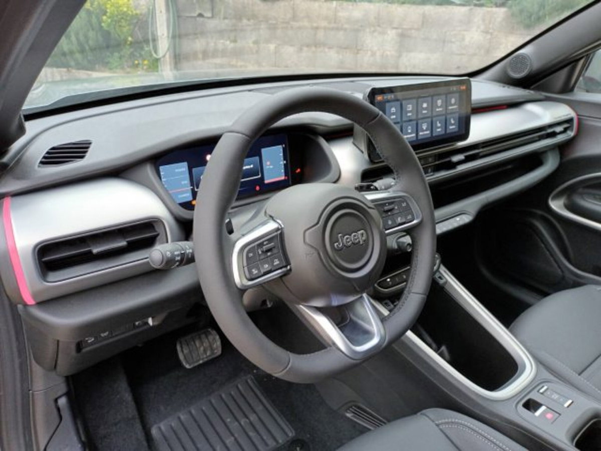 Jeep Avenger 1.2 turbo Summit fwd 100cv (10)