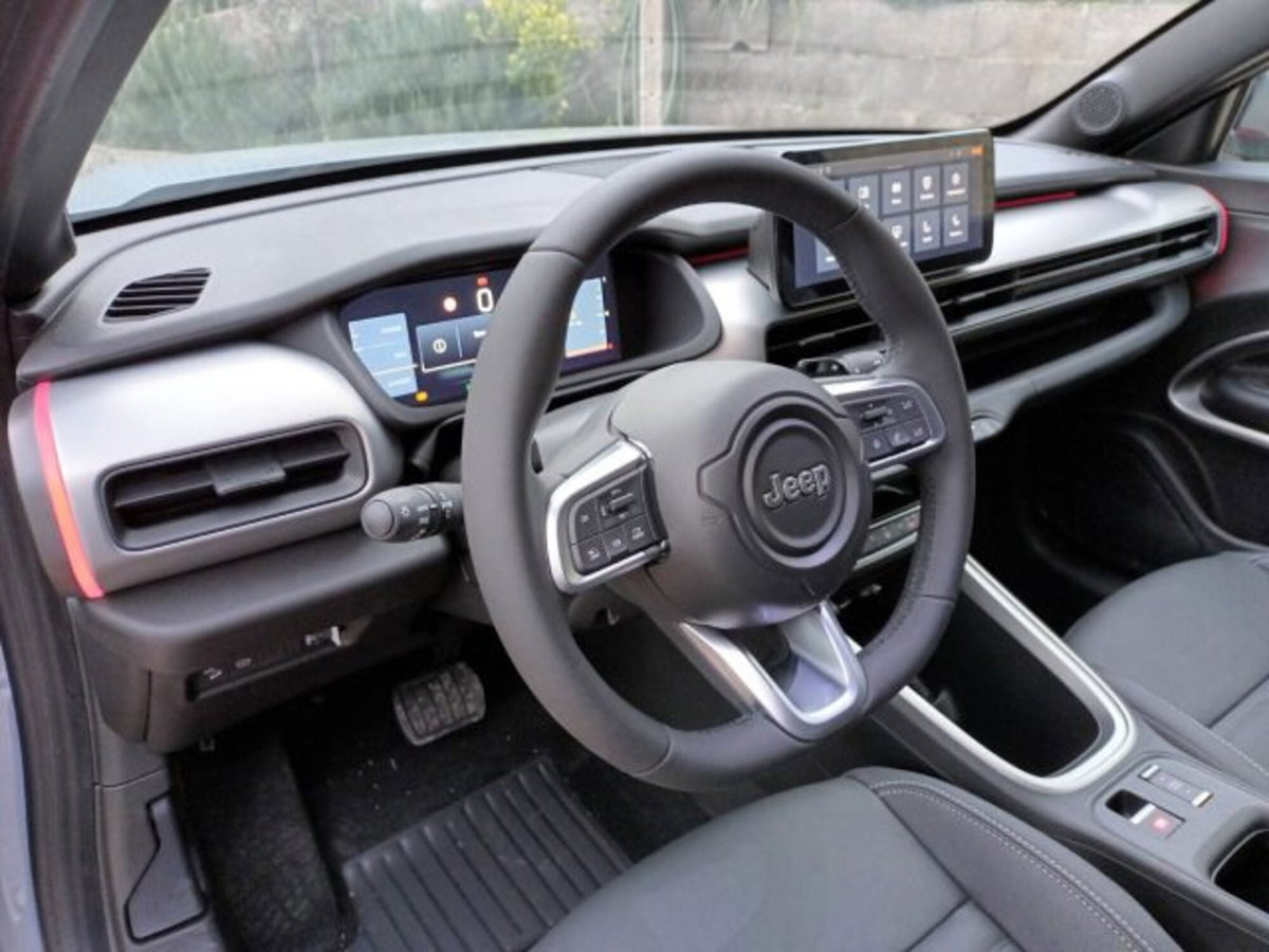 Jeep Avenger 1.2 turbo Summit fwd 100cv (10)