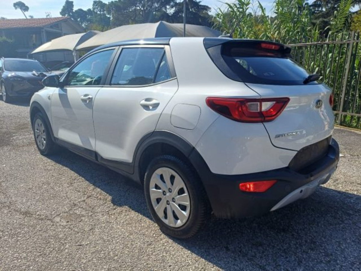 Kia Stonic 1.4 MPI EcoGPL Urban (3)