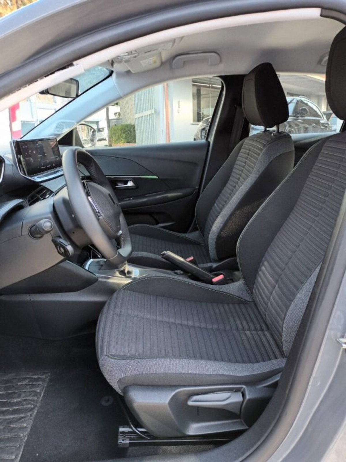 Peugeot 208 1.2 puretech Active s&s 100cv (5)