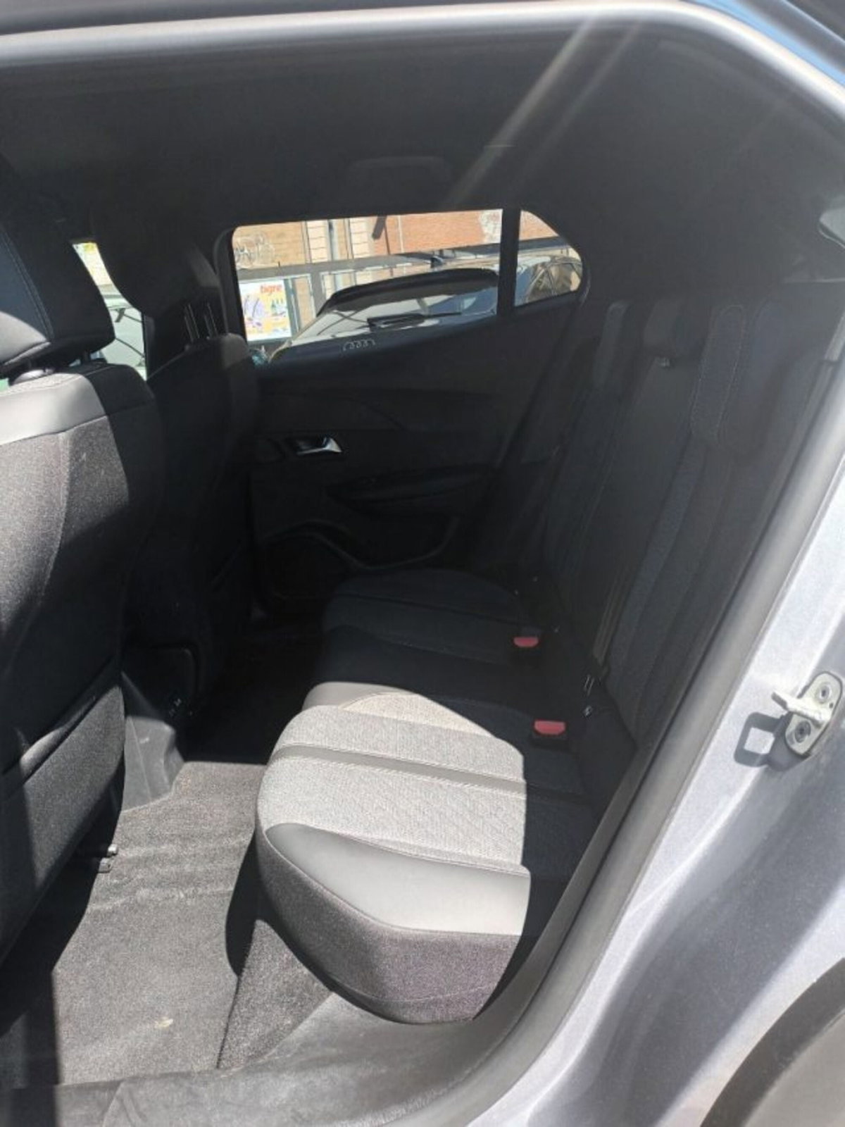 Peugeot 2008 PureTech 130 S&S EAT8 Allure Pack (8)