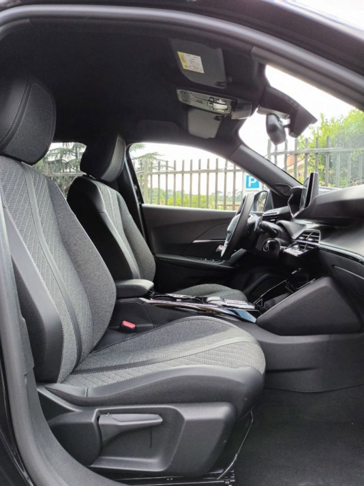 Peugeot 2008 PureTech 130 S&S EAT8 Allure Pack (7)