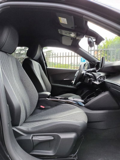 Peugeot 2008 PureTech 130 S&S EAT8 Allure Pack (7)