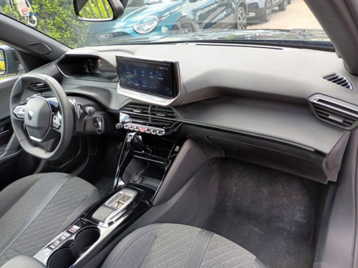 Peugeot 2008 PureTech 130 S&S EAT8 Allure Pack (8)