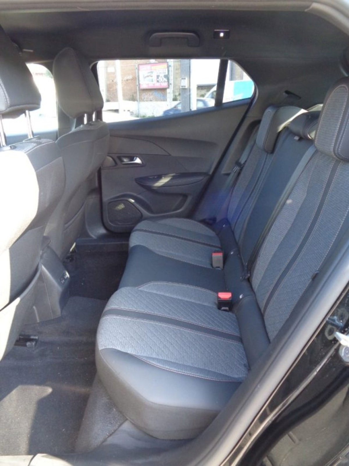 Peugeot 2008 PureTech 100 S&S Allure (6)