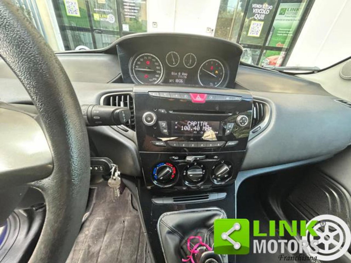 Lancia Ypsilon 1.2 69 CV 5 porte Elefantino (12)