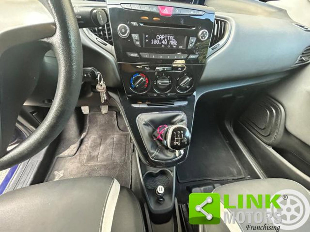 Lancia Ypsilon 1.2 69 CV 5 porte Elefantino (16)