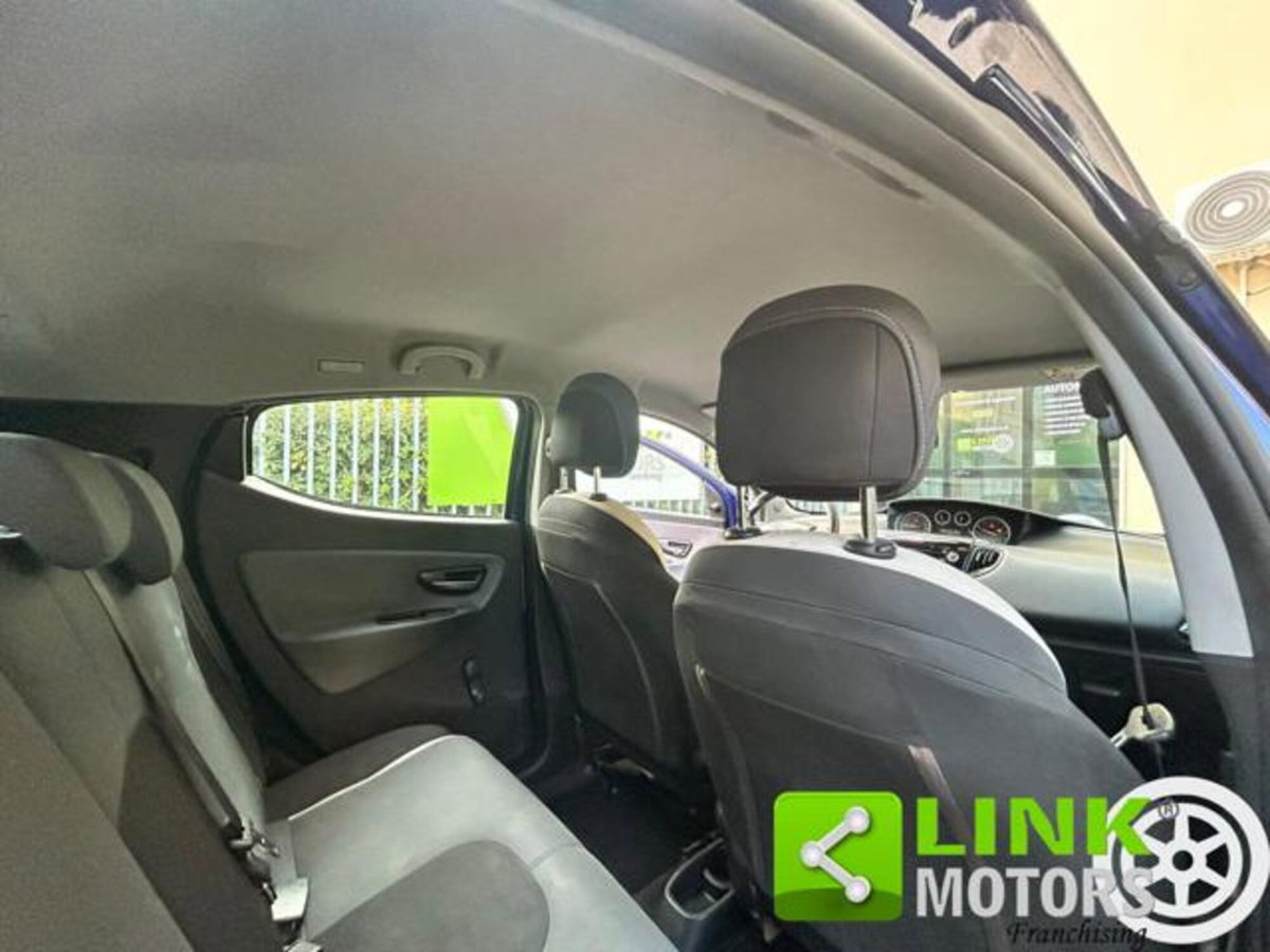 Lancia Ypsilon 1.2 69 CV 5 porte Elefantino (18)