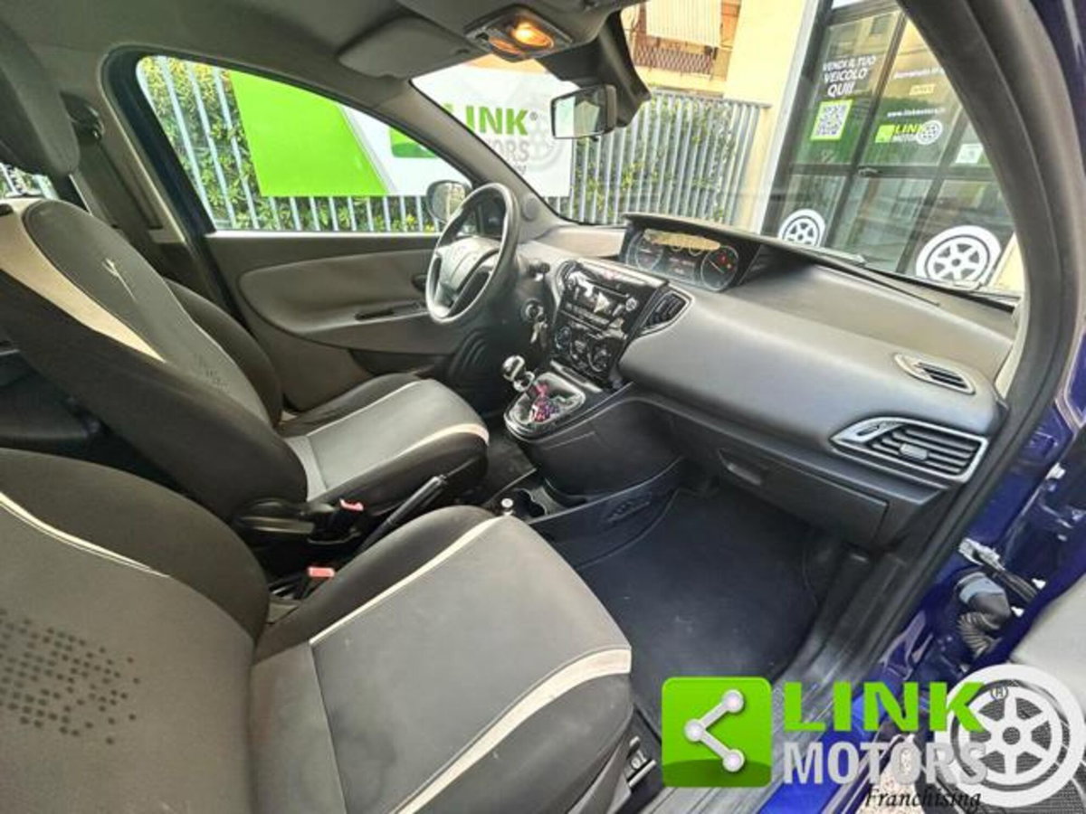 Lancia Ypsilon 1.2 69 CV 5 porte Elefantino (4)