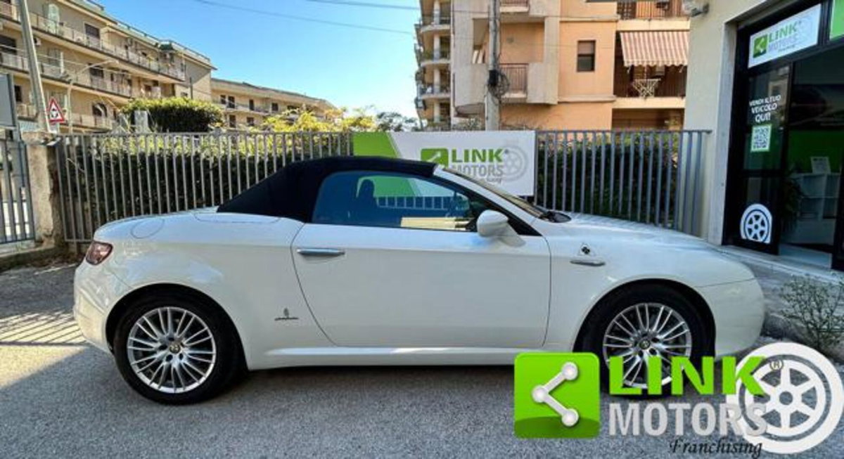 Alfa Romeo Spider 2.4 JTDm 210CV (11)