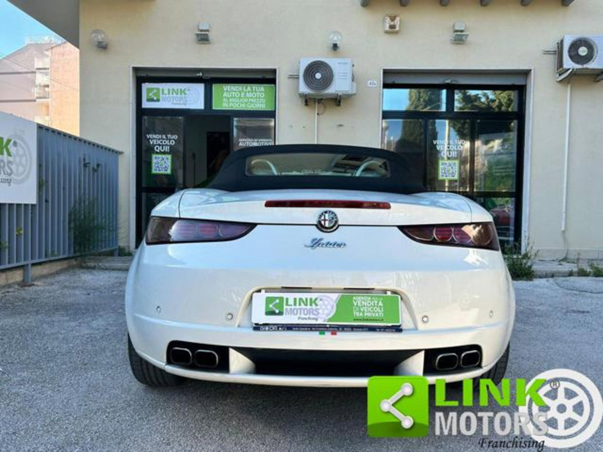 Alfa Romeo Spider 2.4 JTDm 210CV (12)