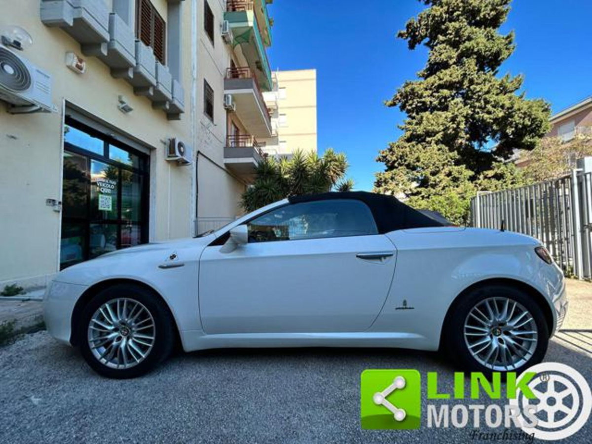 Alfa Romeo Spider 2.4 JTDm 210CV (16)