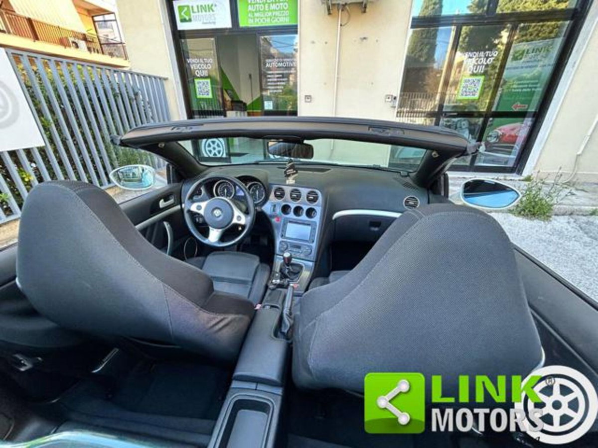 Alfa Romeo Spider 2.4 JTDm 210CV (18)
