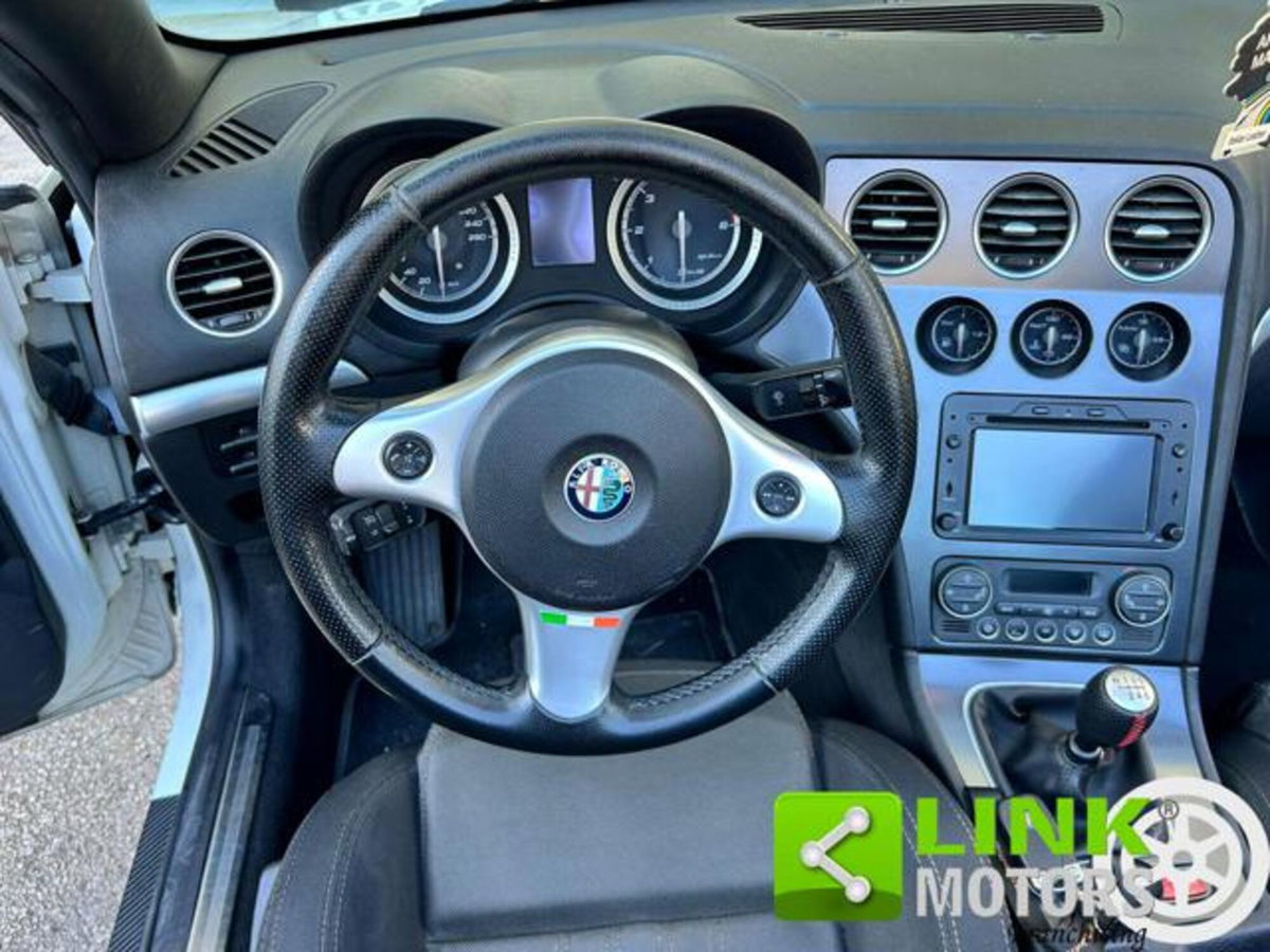 Alfa Romeo Spider 2.4 JTDm 210CV (6)