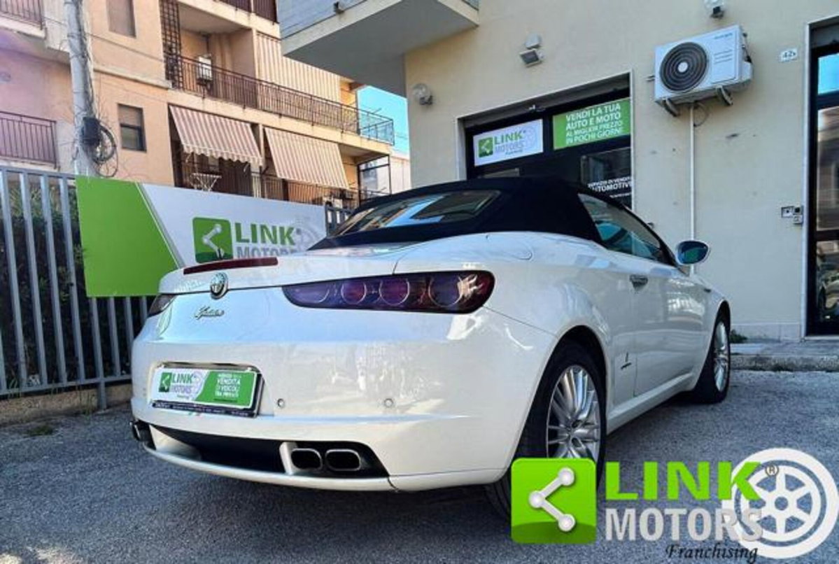 Alfa Romeo Spider 2.4 JTDm 210CV (9)