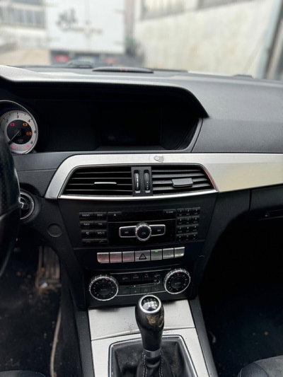 Mercedes-Benz Classe C Station Wagon 200 CDI Avantgarde (12)