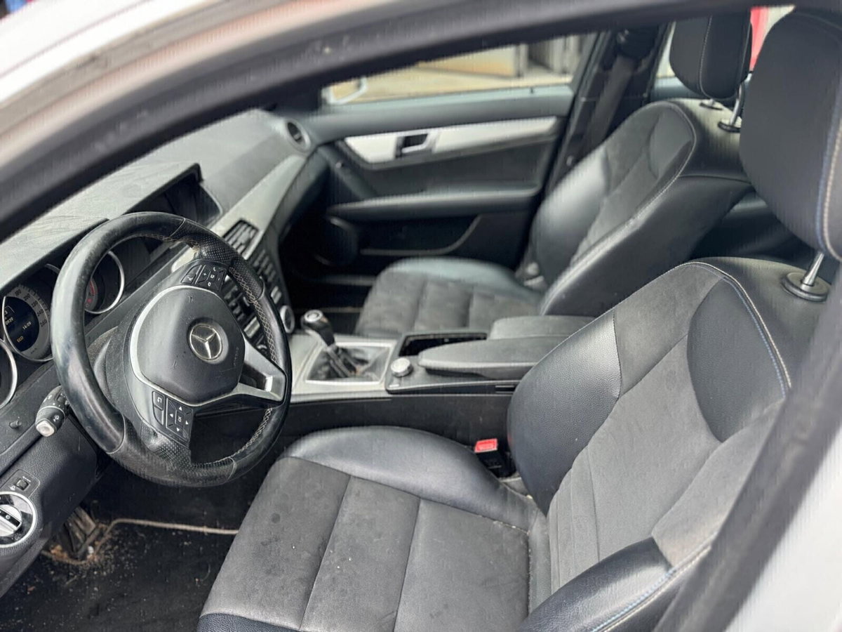 Mercedes-Benz Classe C Station Wagon 200 CDI Avantgarde (13)