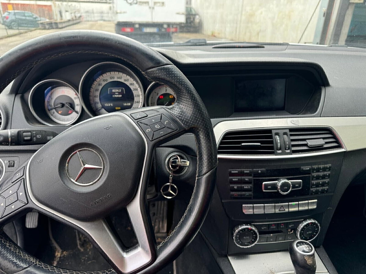 Mercedes-Benz Classe C Station Wagon 200 CDI Avantgarde (14)