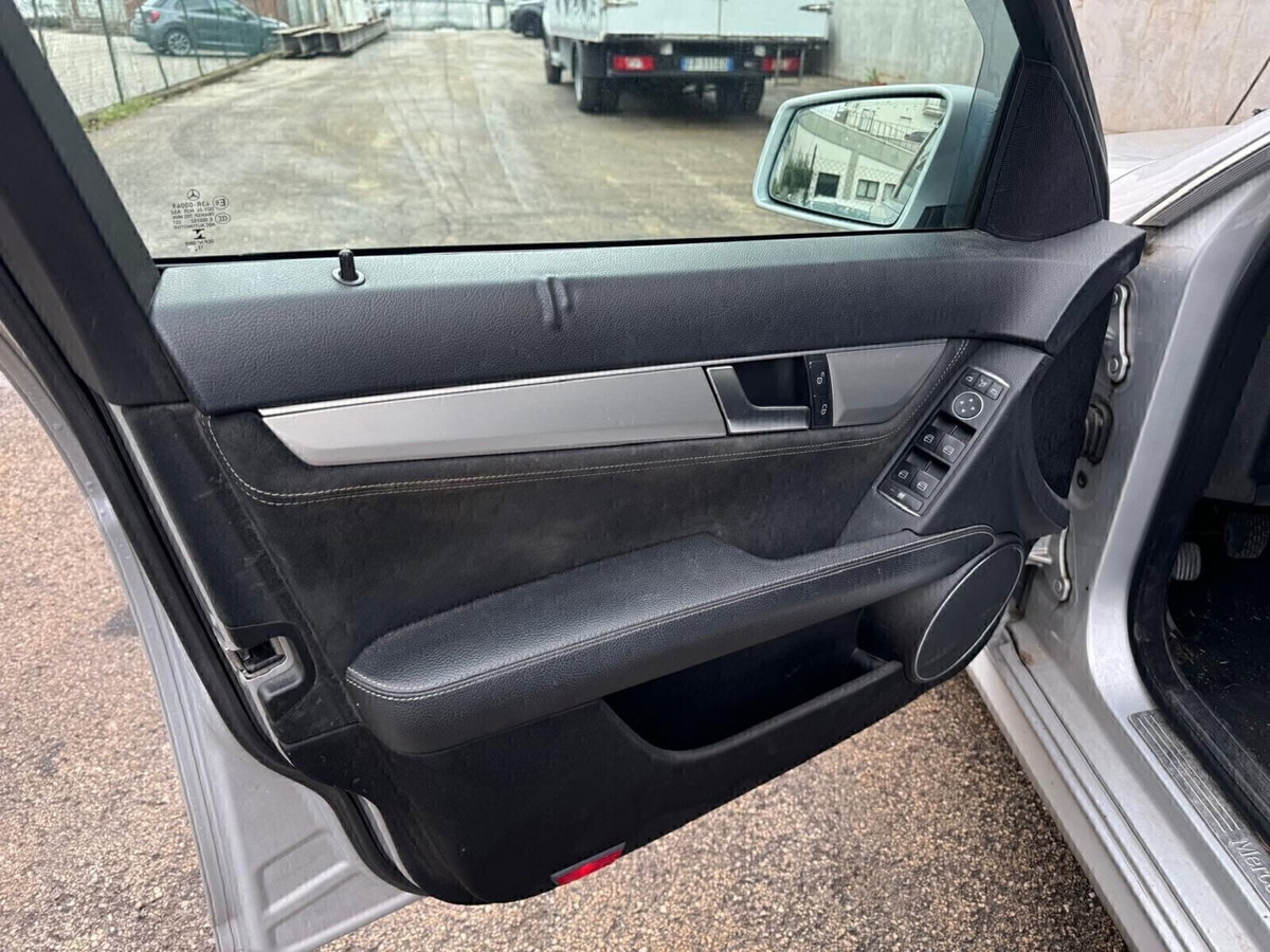 Mercedes-Benz Classe C Station Wagon 200 CDI Avantgarde (15)