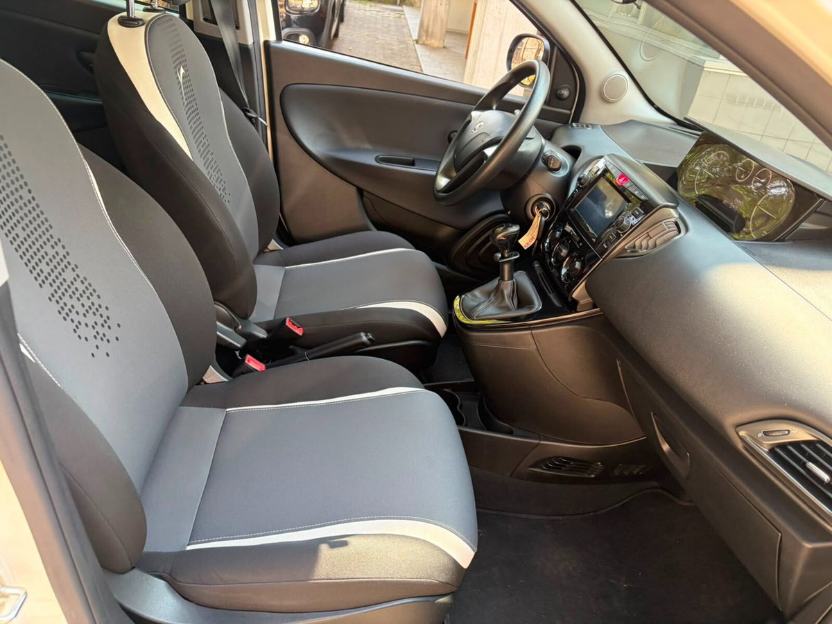 Lancia Ypsilon 1.2 69 CV 5 porte Elefantino (10)