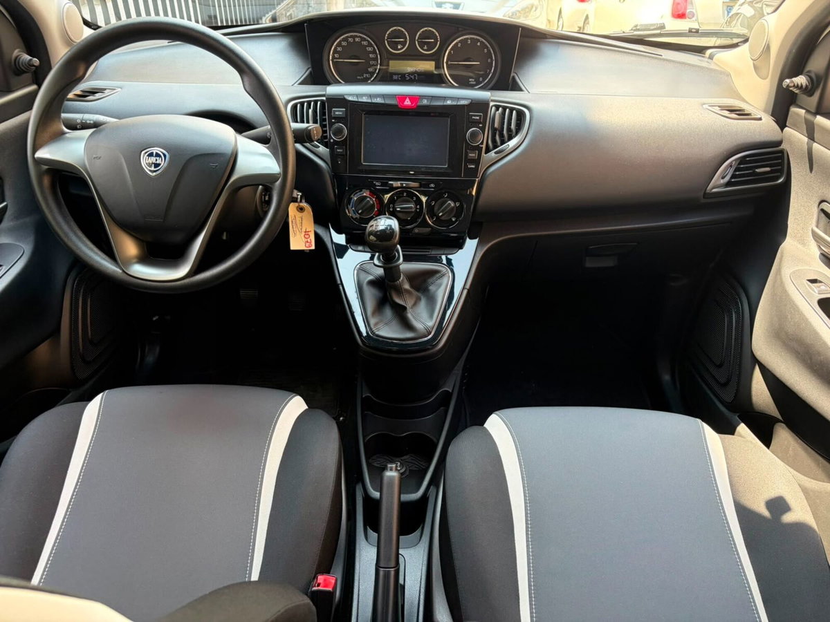 Lancia Ypsilon 1.2 69 CV 5 porte Elefantino (13)