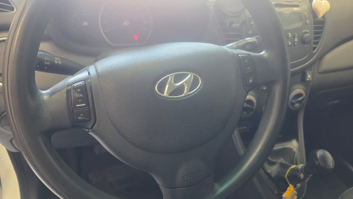Hyundai i10 1.1 12V BlueDrive GPL Sound Edition (10)