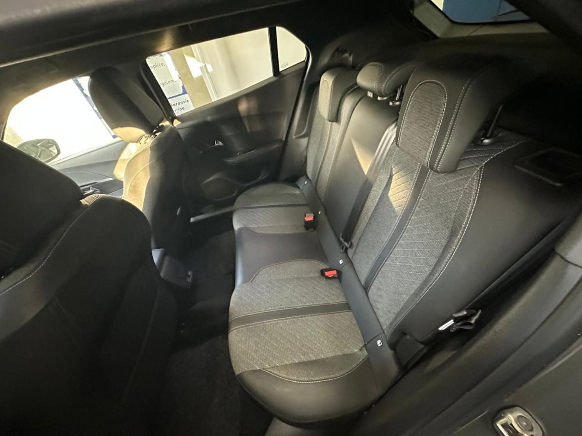 Peugeot 2008 1.2 puretech Allure s&s 100cv (10)
