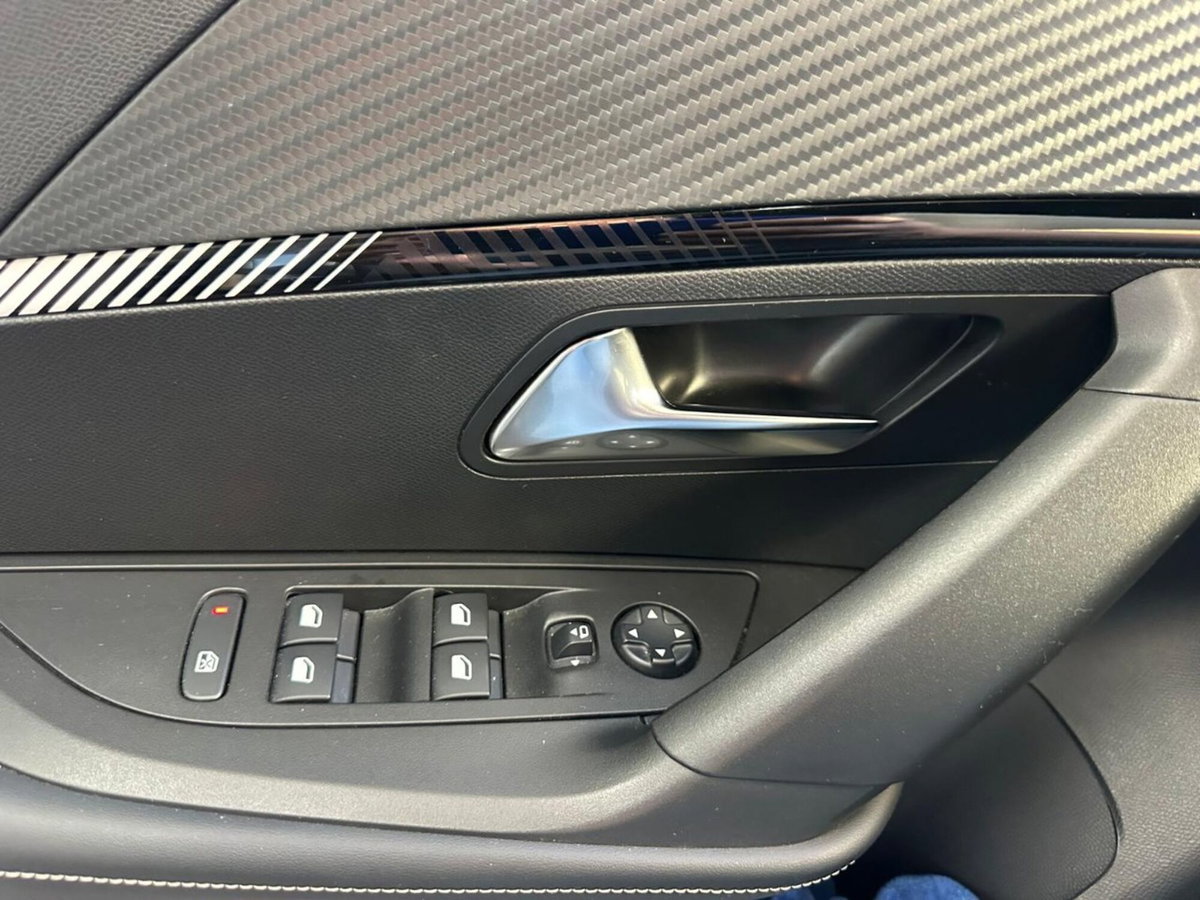 Peugeot 2008 1.2 puretech Allure s&s 100cv (18)
