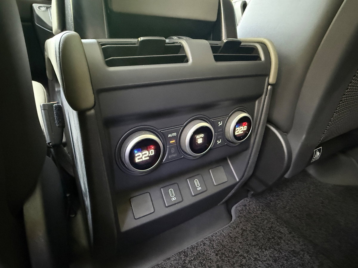 Land Rover Defender 110 3.0d i6 mhev X-Dynamic SE awd 250cv auto (10)
