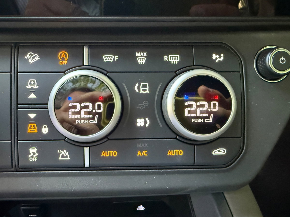Land Rover Defender 110 3.0d i6 mhev X-Dynamic SE awd 250cv auto (14)