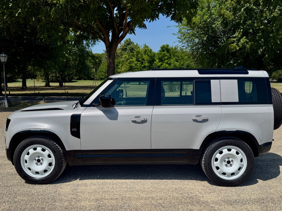 Land Rover Defender 110 3.0d i6 mhev X-Dynamic SE awd 250cv auto (4)