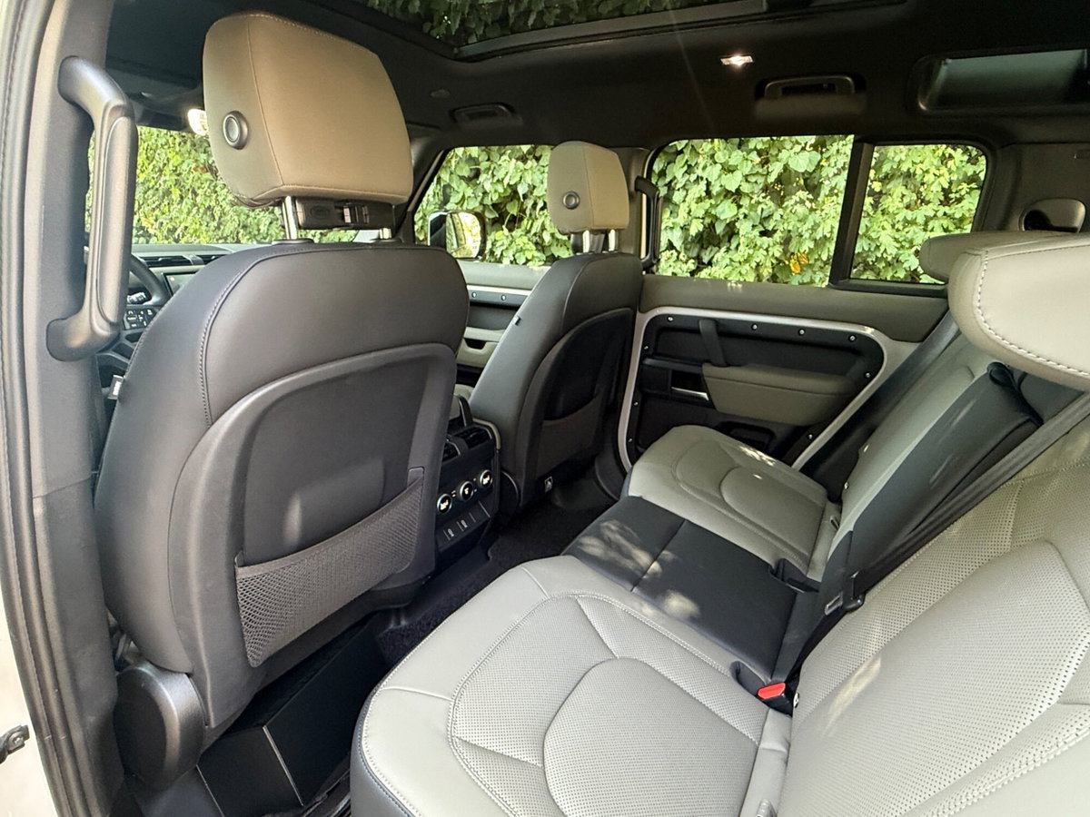 Land Rover Defender 110 3.0d i6 mhev X-Dynamic SE awd 250cv auto (8)