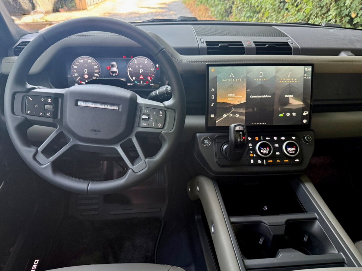 Land Rover Defender 110 3.0d i6 mhev X-Dynamic SE awd 250cv auto (9)