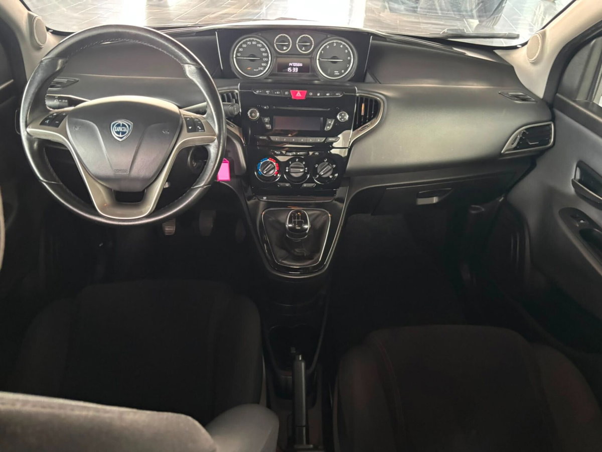 Lancia Ypsilon 0.9 TwinAir 85 CV 5 porte Metano Ecochic Gold (11)