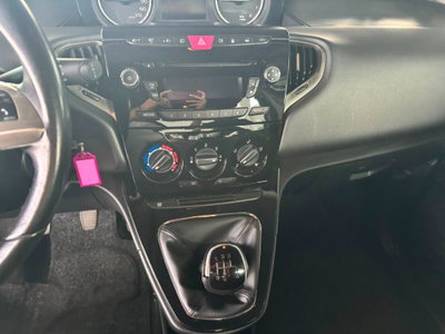 Lancia Ypsilon 0.9 TwinAir 85 CV 5 porte Metano Ecochic Gold (14)