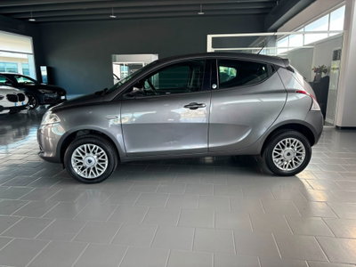 Lancia Ypsilon 0.9 TwinAir 85 CV 5 porte Metano Ecochic Gold (2)
