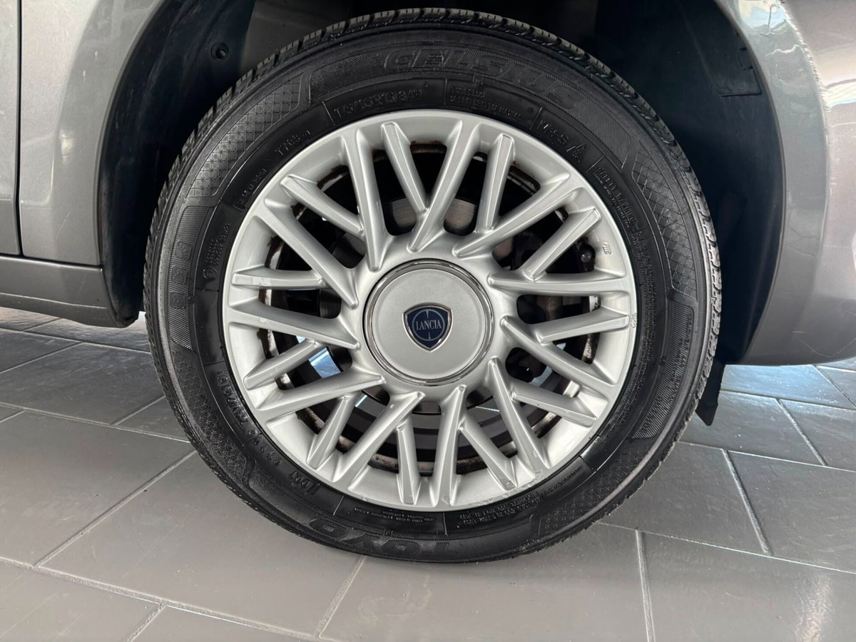 Lancia Ypsilon 0.9 TwinAir 85 CV 5 porte Metano Ecochic Gold (20)