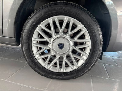 Lancia Ypsilon 0.9 TwinAir 85 CV 5 porte Metano Ecochic Gold (20)