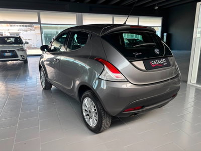 Lancia Ypsilon 0.9 TwinAir 85 CV 5 porte Metano Ecochic Gold (3)