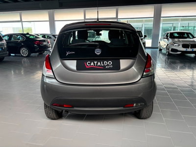 Lancia Ypsilon 0.9 TwinAir 85 CV 5 porte Metano Ecochic Gold (4)