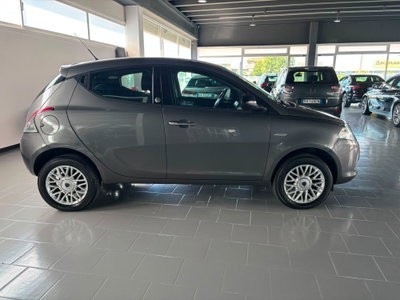 Lancia Ypsilon 0.9 TwinAir 85 CV 5 porte Metano Ecochic Gold (6)