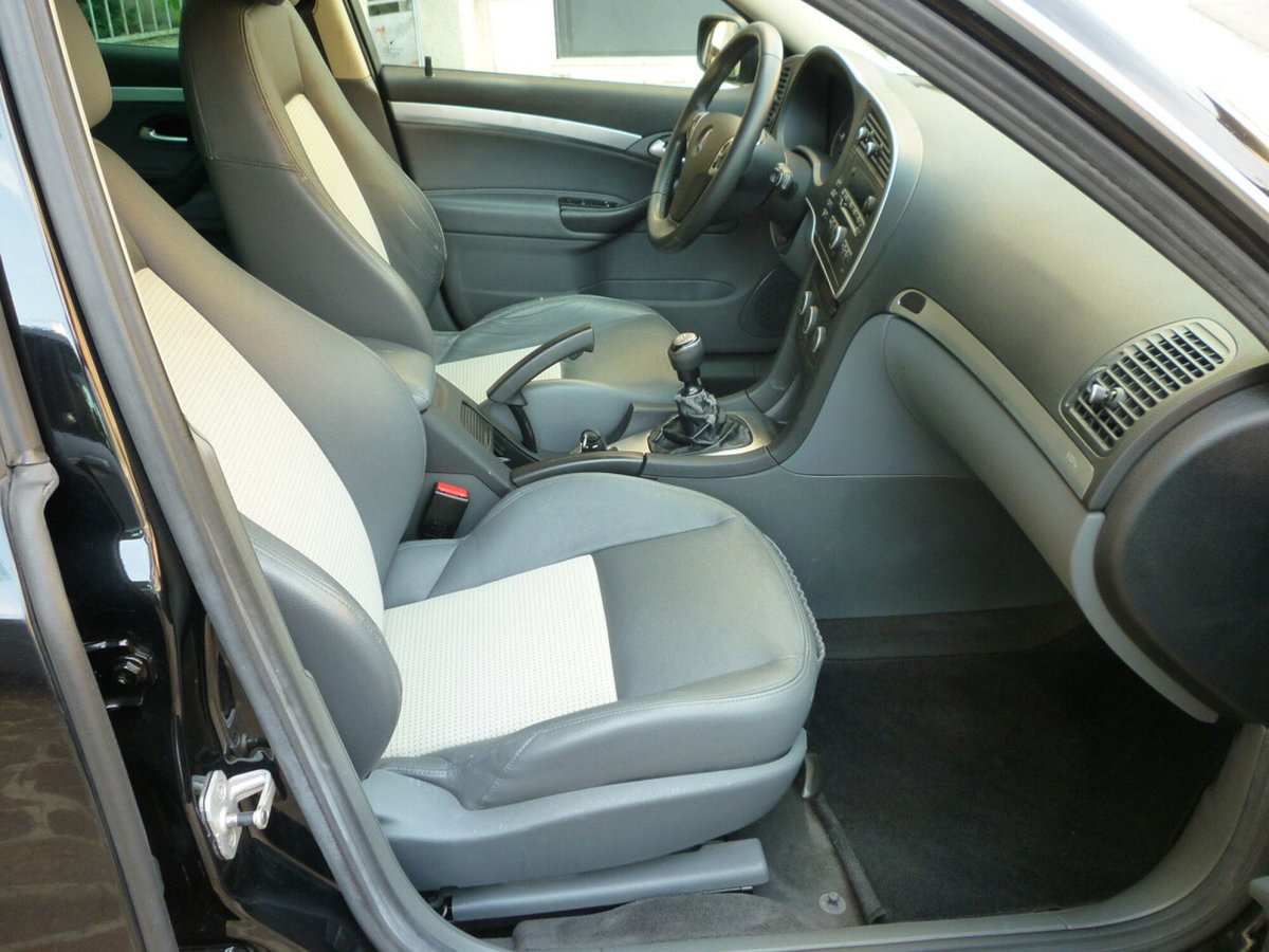 Saab 9-3 Station Wagon 1.9 TiD DPF Vector (9)