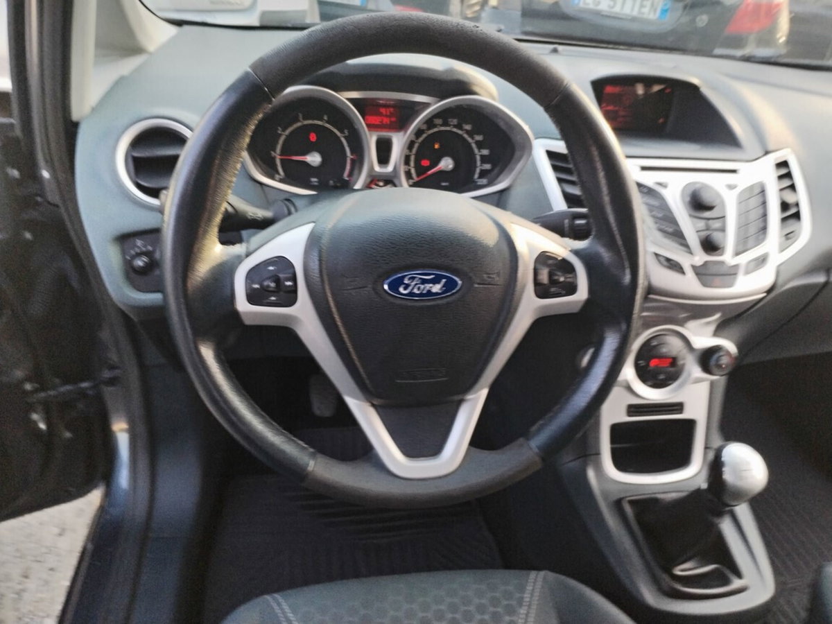 Ford Fiesta 1.2 82 CV 5 porte Titanium (14)