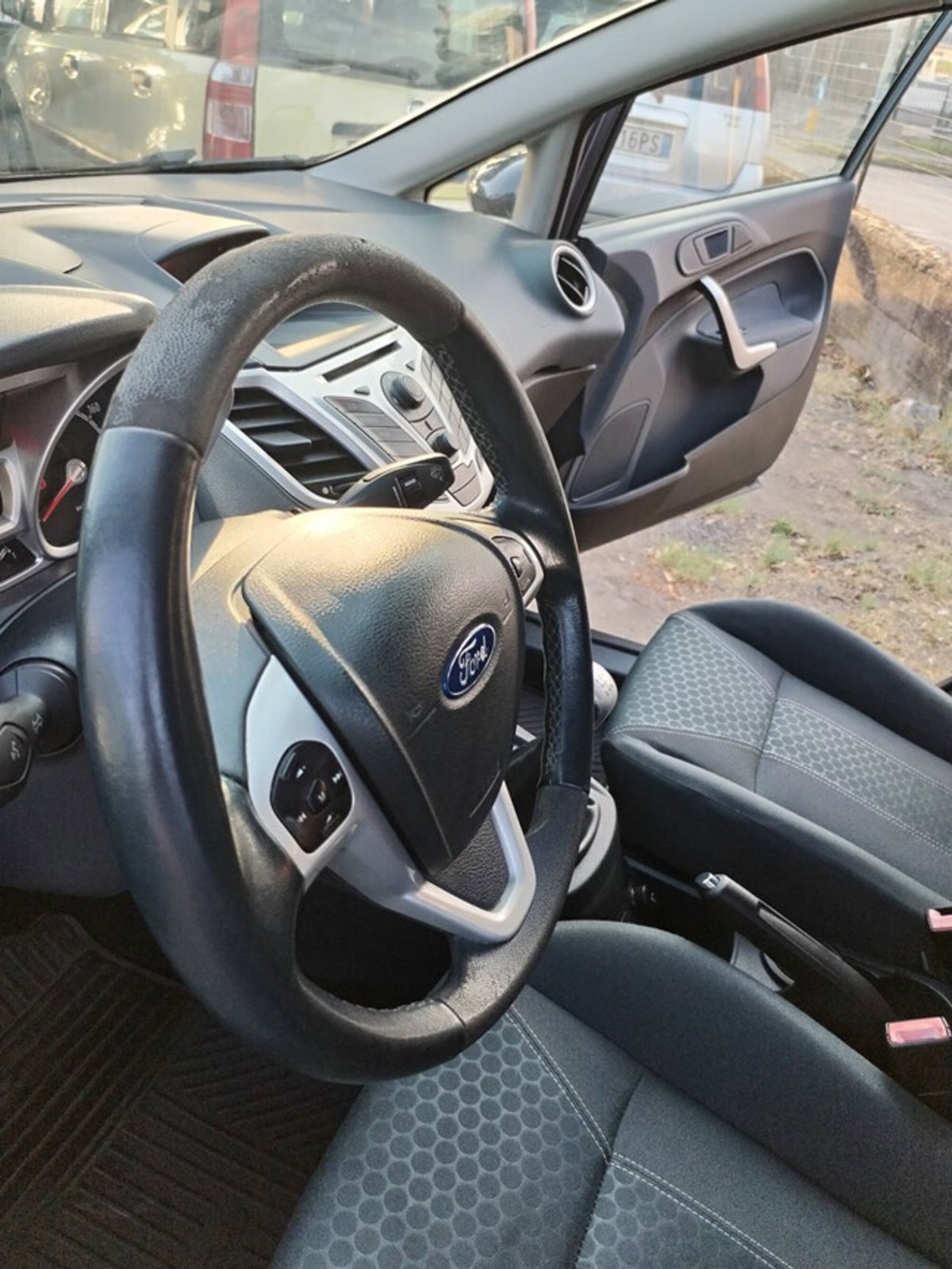 Ford Fiesta 1.2 82 CV 5 porte Titanium (15)