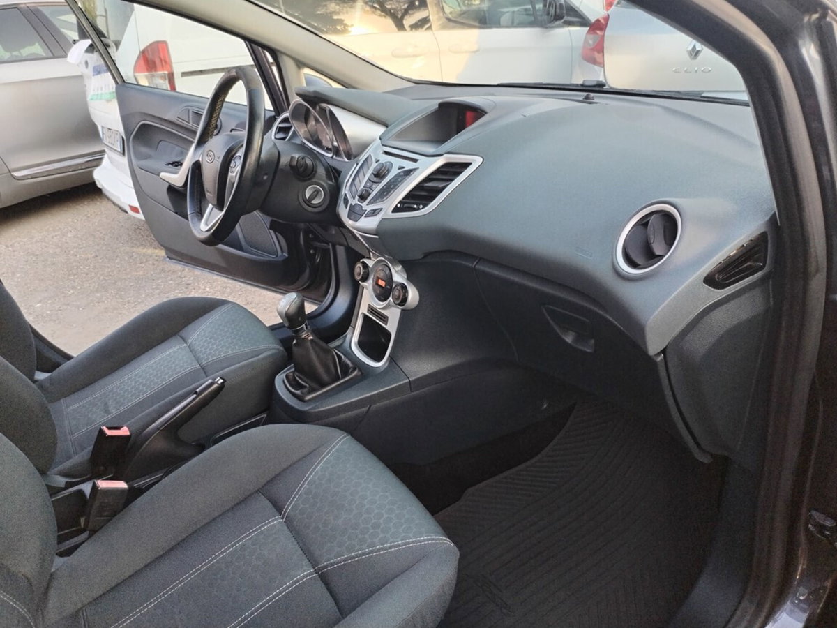 Ford Fiesta 1.2 82 CV 5 porte Titanium (17)