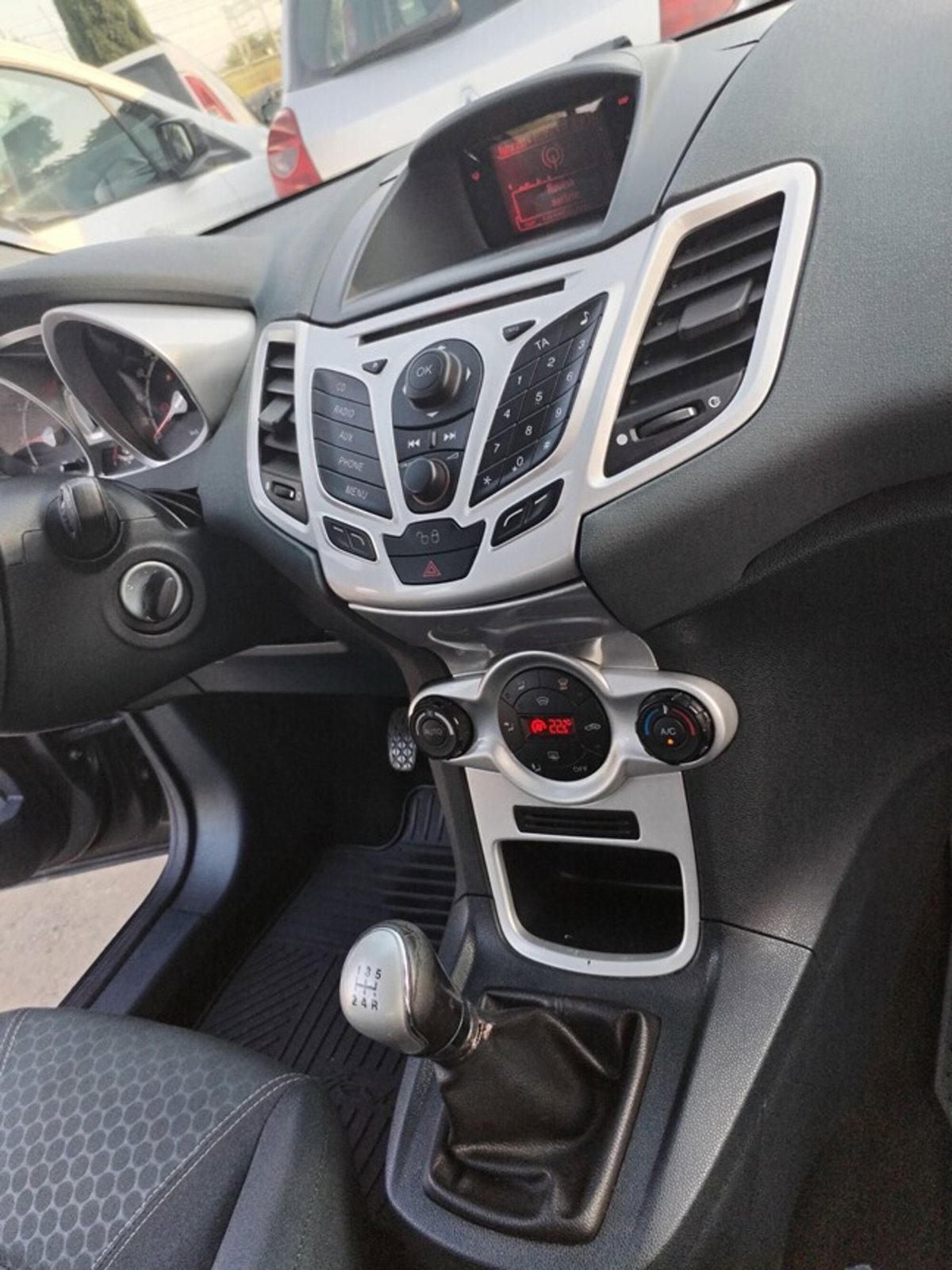 Ford Fiesta 1.2 82 CV 5 porte Titanium (18)