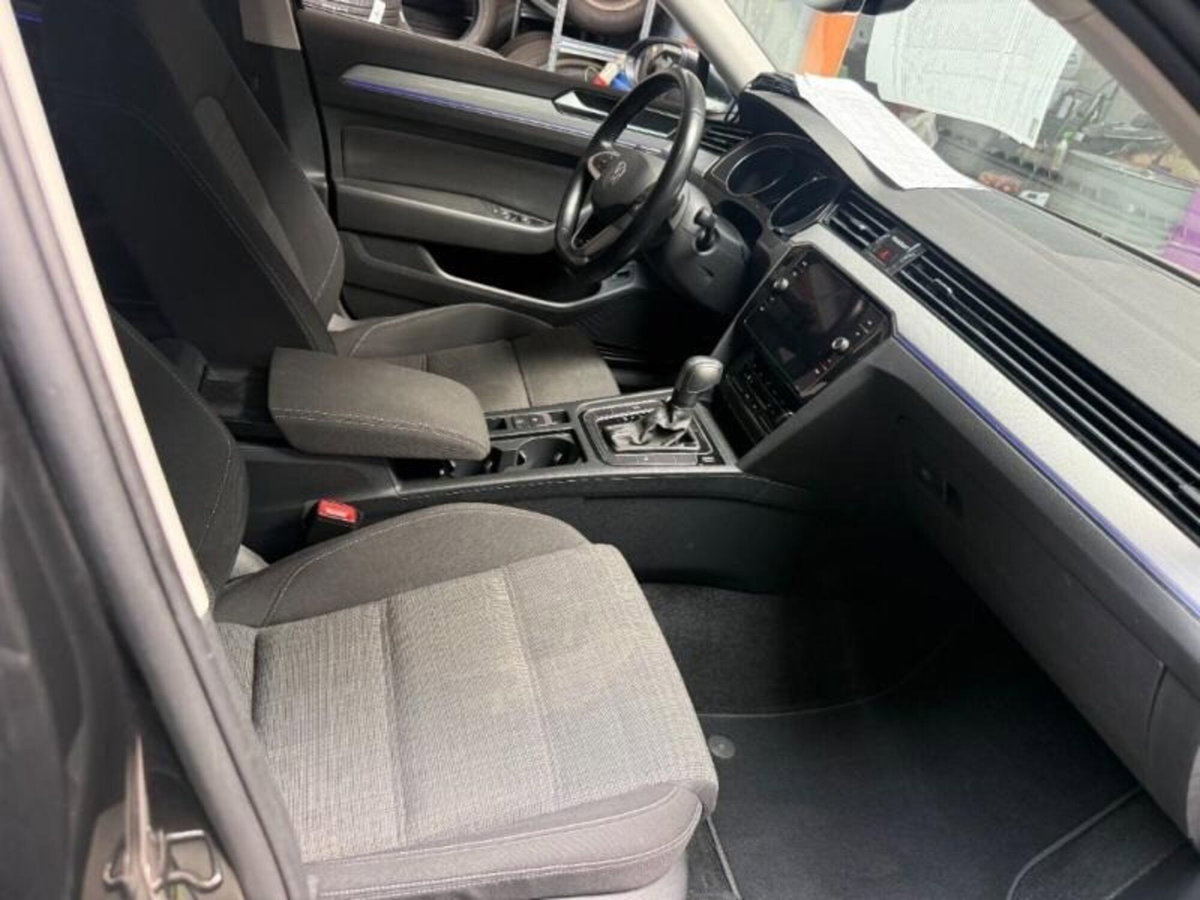 Volkswagen Passat Variant 2.0 TDI SCR 122 CV EVO DSG Business (10)
