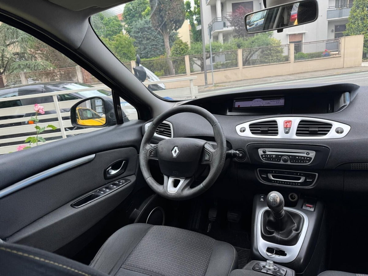 Renault Scenic E-Tech Electric 1.5 dCi 110CV Confort (13)