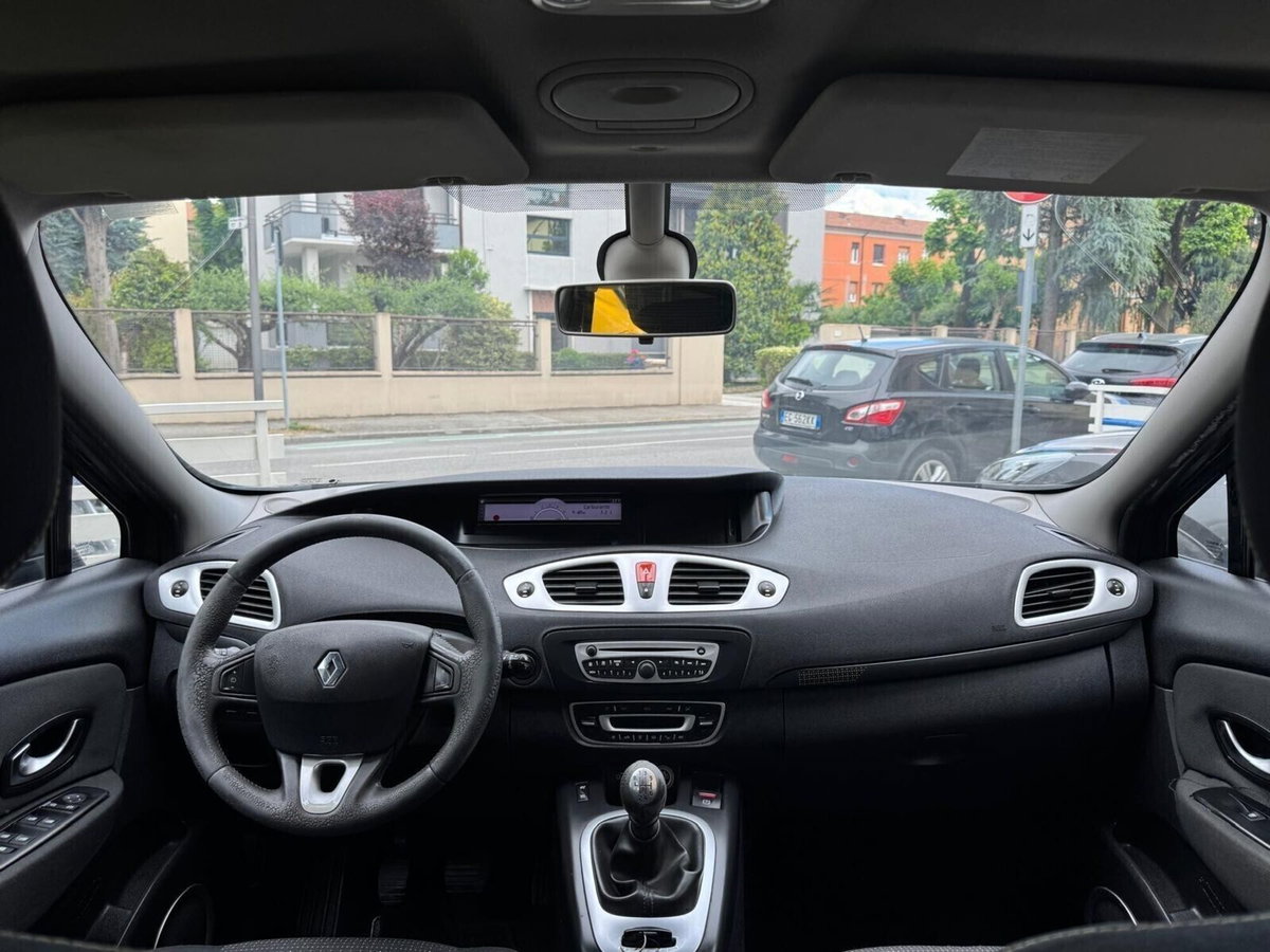 Renault Scenic E-Tech Electric 1.5 dCi 110CV Confort (14)